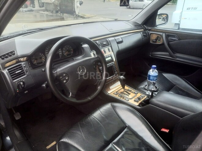 Mercedes E 320 2001, 274,000 km - 3.2 l - Bakı