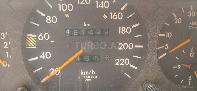 Mercedes E 250 1993, 491,429 km - 2.5 l - Bakı