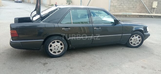 Mercedes E 250 1993, 491,429 km - 2.5 l - Bakı