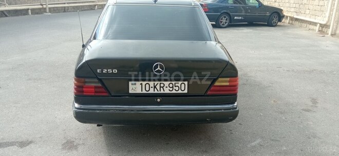 Mercedes E 250 1993, 491,429 km - 2.5 l - Bakı