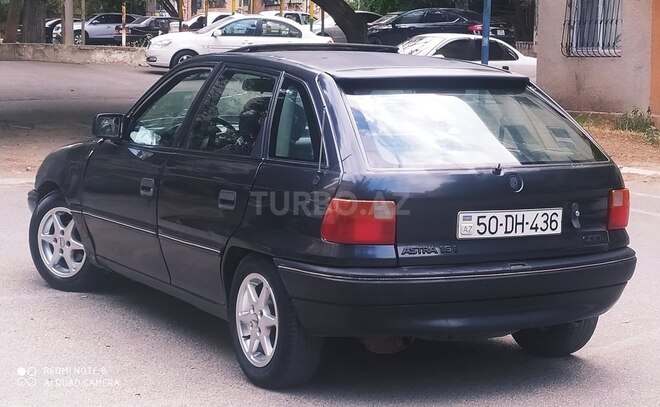 Opel Astra 1993, 235,000 km - 1.6 l - Bakı