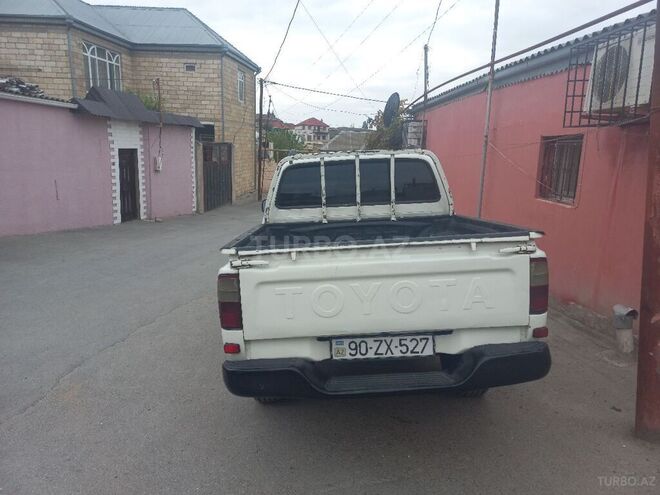 Toyota Hilux 2001, 320,000 km - 2.8 l - Bakı