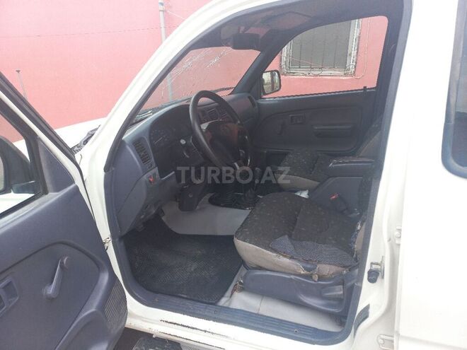 Toyota Hilux 2001, 320,000 km - 2.8 l - Bakı