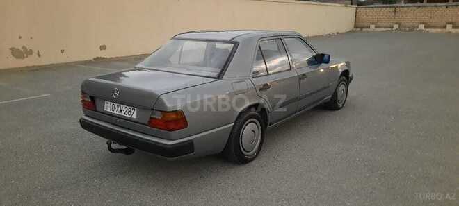Mercedes E 200 1990, 220,000 km - 2.0 l - Sumqayıt