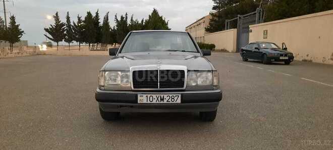 Mercedes E 200 1990, 220,000 km - 2.0 l - Sumqayıt