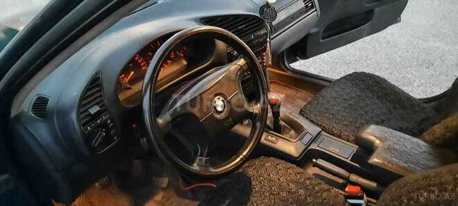 Mercedes E 200 1990, 220,000 km - 2.0 l - Sumqayıt