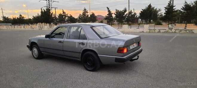 Mercedes E 200 1990, 220,000 km - 2.0 l - Sumqayıt