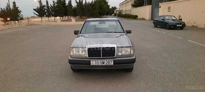 Mercedes E 200 1990, 220,000 km - 2.0 l - Sumqayıt