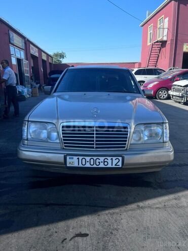 Mercedes E 220 1993, 320,000 km - 2.2 л - Bakı