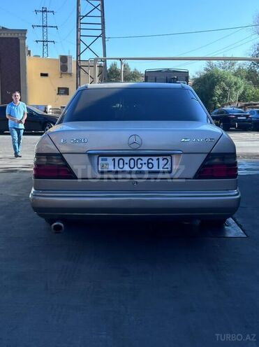 Mercedes E 220 1993, 320,000 km - 2.2 л - Bakı