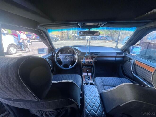 Mercedes E 220 1993, 320,000 km - 2.2 л - Bakı