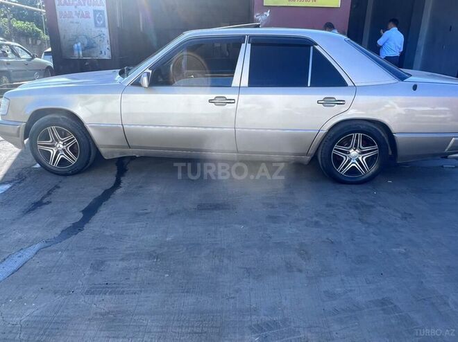 Mercedes E 220 1993, 320,000 km - 2.2 л - Bakı