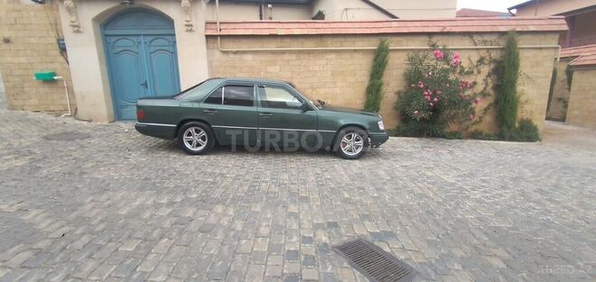 Mercedes E 230 1990, 200,009 km - 2.3 l - Bakı