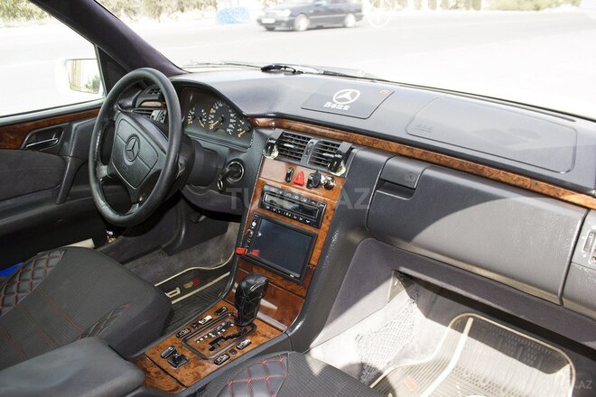 Mercedes E 240 1998, 380,500 km - 2.4 л - Hacıqabul
