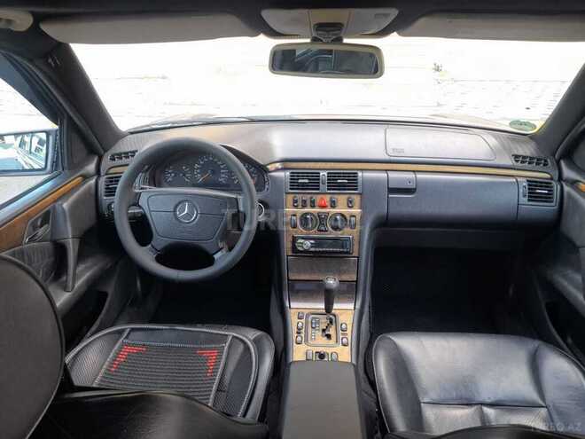 Mercedes E 240 1999, 280,000 km - 2.4 l - Sumqayıt