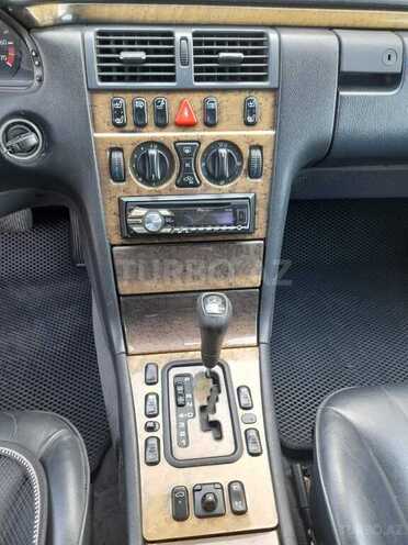 Mercedes E 240 1999, 280,000 km - 2.4 l - Sumqayıt