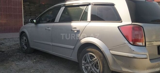 Opel Astra 2005, 306,000 km - 1.4 l - Ucar