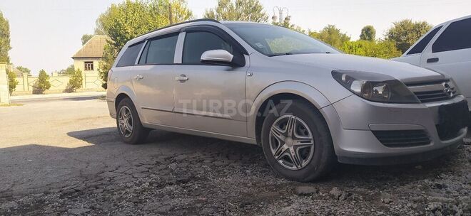 Opel Astra 2005, 306,000 km - 1.4 l - Ucar