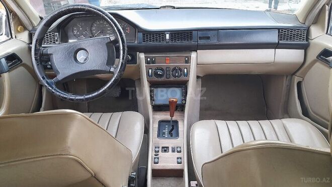 Mercedes E 250 1988, 585,000 km - 2.5 l - Salyan