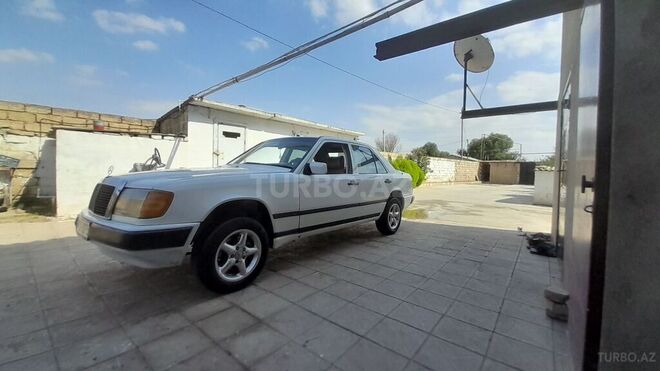 Mercedes E 250 1988, 585,000 km - 2.5 l - Salyan