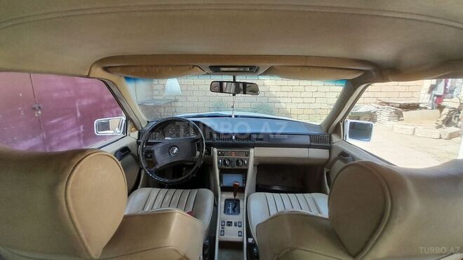 Mercedes E 250 1988, 585,000 km - 2.5 l - Salyan
