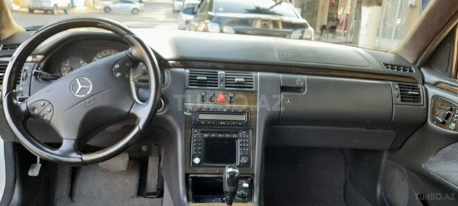 Mercedes E 240 2001, 200,512 km - 2.4 l - Qazax