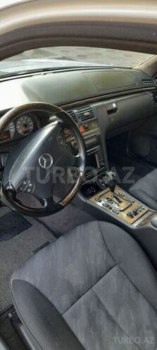 Mercedes E 240 2001, 200,512 km - 2.4 l - Qazax