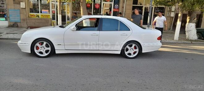 Mercedes E 240 2001, 200,512 km - 2.4 l - Qazax