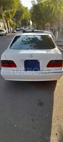 Mercedes E 240 2001, 200,512 km - 2.4 l - Qazax