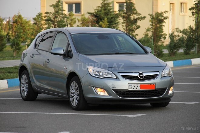 Opel Astra 2011, 148,000 km - 1.4 l - Bakı