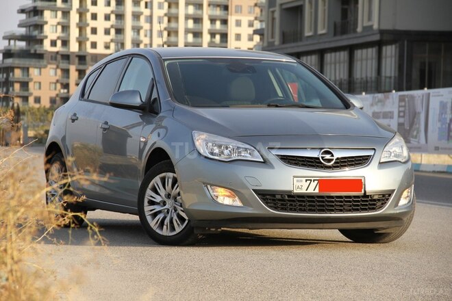 Opel Astra 2011, 148,000 km - 1.4 l - Bakı