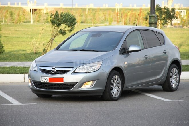 Opel Astra 2011, 148,000 km - 1.4 l - Bakı