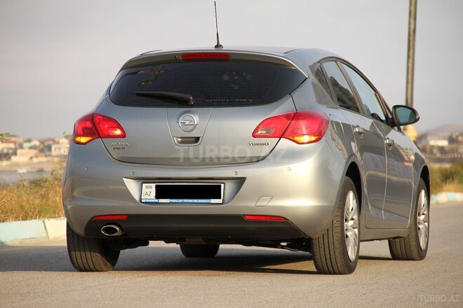 Opel Astra 2011, 148,000 km - 1.4 l - Bakı