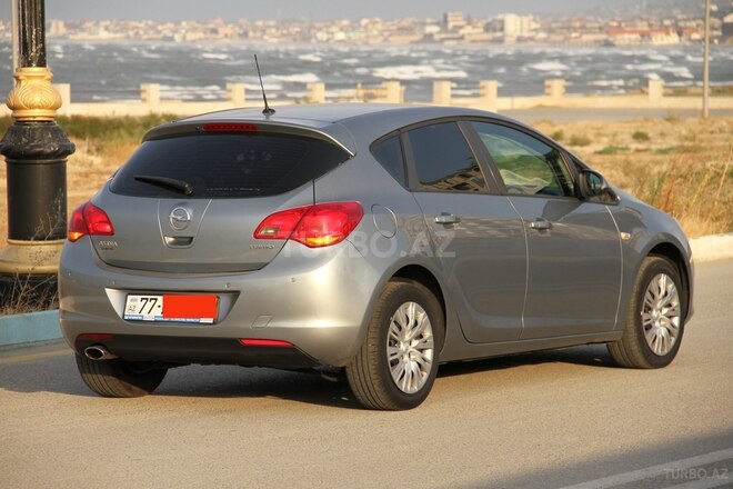 Opel Astra 2011, 148,000 km - 1.4 l - Bakı