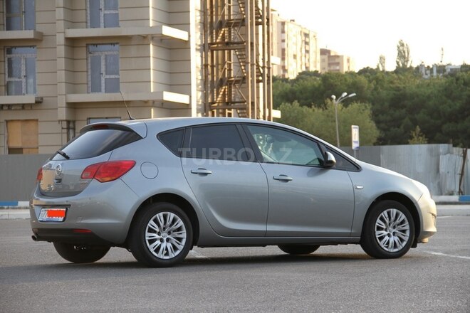 Opel Astra 2011, 148,000 km - 1.4 l - Bakı