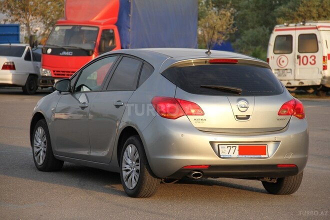 Opel Astra 2011, 148,000 km - 1.4 l - Bakı