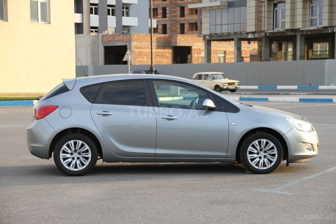Opel Astra 2011, 148,000 km - 1.4 l - Bakı