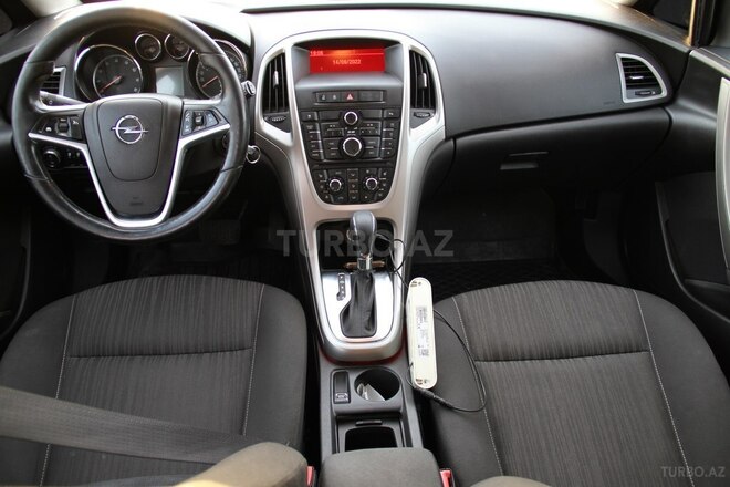 Opel Astra 2011, 148,000 km - 1.4 l - Bakı