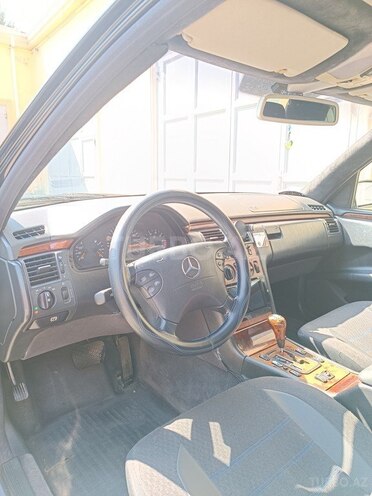 Mercedes E 240 1999, 356,000 km - 2.4 l - Bakı