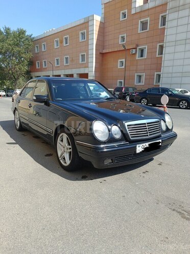 Mercedes E 240 1999, 356,000 km - 2.4 l - Bakı