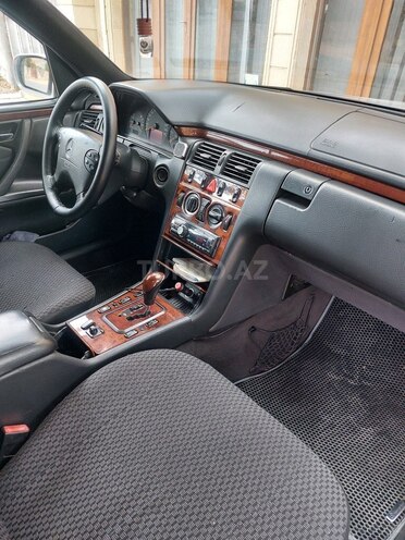 Mercedes E 220 2000, 706,000 km - 2.2 l - Bakı