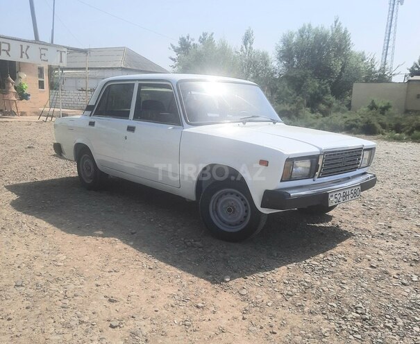 LADA (VAZ) 2107 2008, 192,000 km - 1.6 l - Salyan