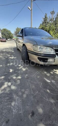 Opel Omega 1996, 350,000 km - 2.0 l - Qax