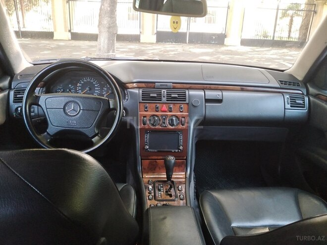 Mercedes E 260 1998, 378,000 km - 2.6 l - Mingəçevir