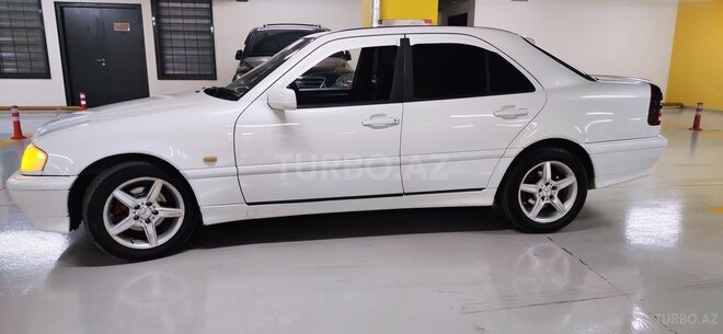 Mercedes C 220 1999, 332,222 km - 2.2 l - Göygöl