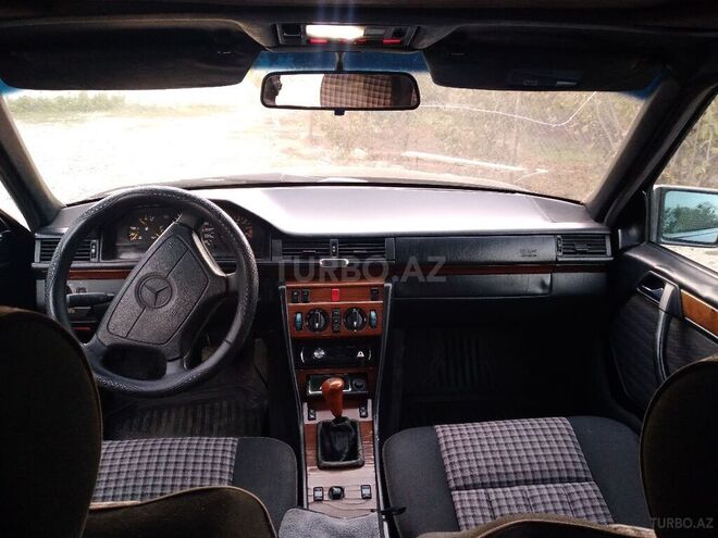 Mercedes E 220 1994, 321,300 km - 2.2 l - Xaçmaz