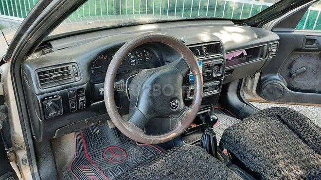 Opel Vectra 1991, 300,000 km - 1.8 л - Şəmkir