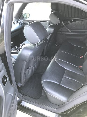 Mercedes E 270 2001, 495,000 km - 2.7 l - Yevlax