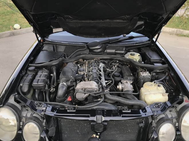 Mercedes E 270 2001, 495,000 km - 2.7 l - Yevlax
