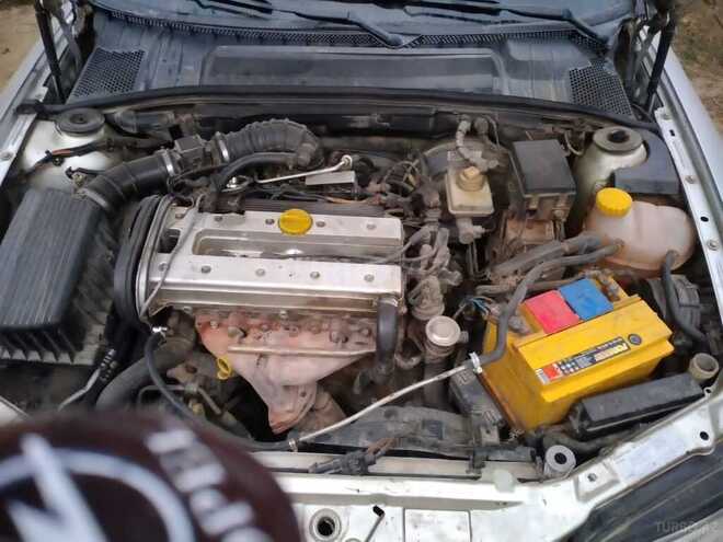 Opel Vectra 1998, 330,000 km - 2.0 l - Bakı